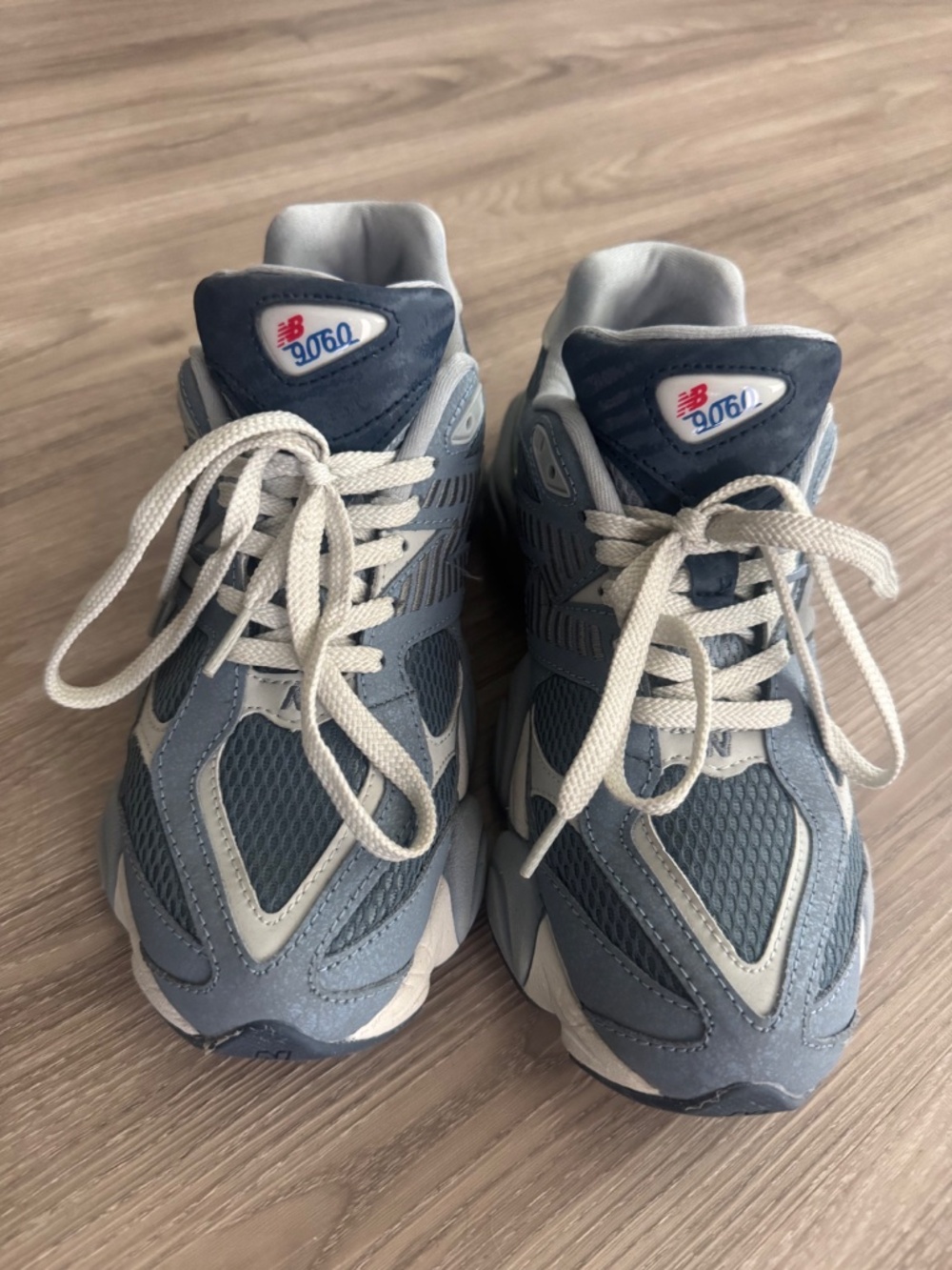 New Balance 9060 shoes - Picture 2 of 5